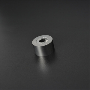 N&uacute;cleo de punz&oacute;n de carburo con juego de punzones peque&ntilde;os