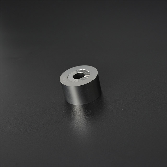 Kleines Stanzset mit Hartmetall-Stanzkern